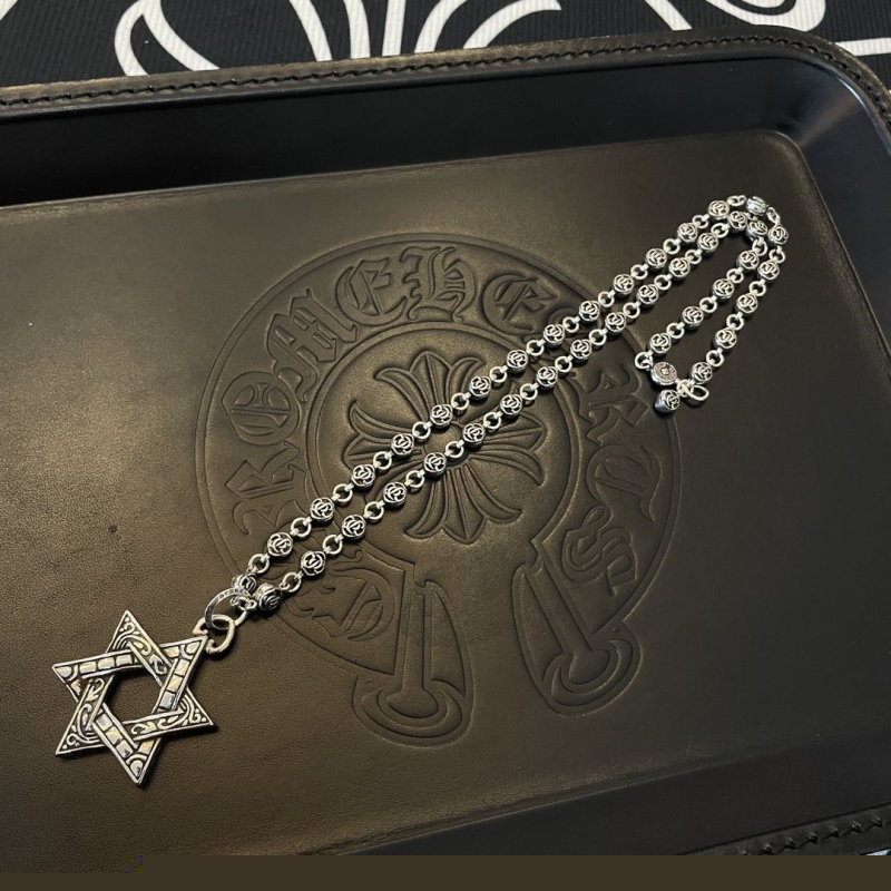 Ch**me He**ts necklaces